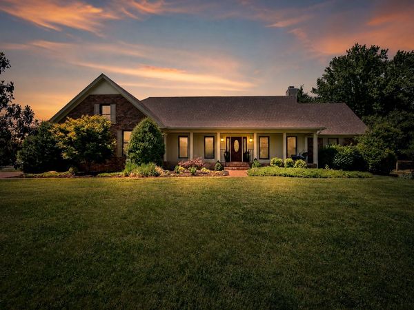 131 Arrowhead Dr , Hendersonville, TN 37075