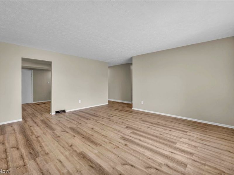 5863 Kimberly Drive, Bedford Heights, OH 44146 Photo 10