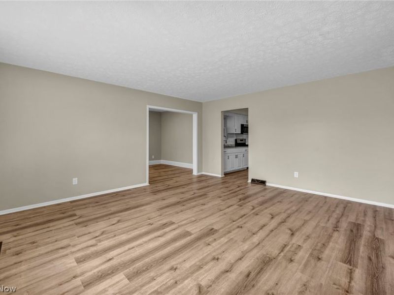 5863 Kimberly Drive, Bedford Heights, OH 44146 Photo 11