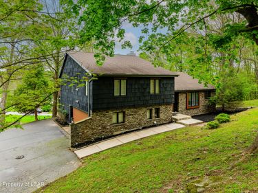 8 Marywood Drive, Dallas, PA 18612