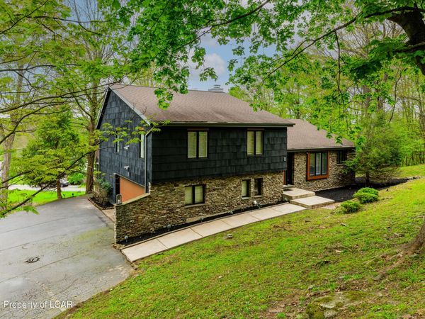 8 Marywood Drive, Dallas, PA 18612