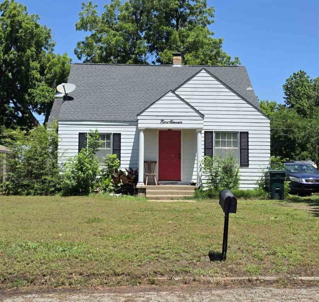 911 Jackson Street, Perry, OK 00000 Main Photo