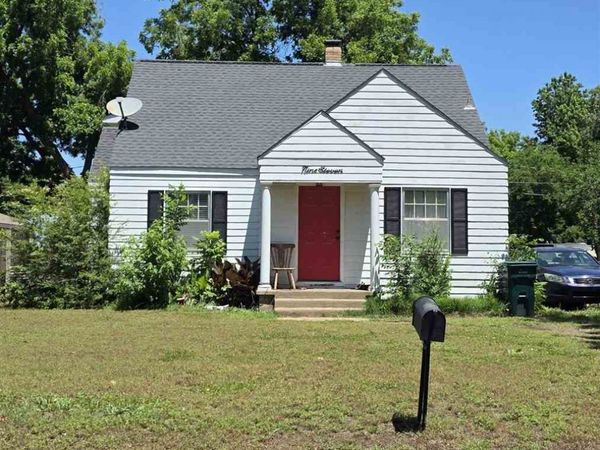 911 Jackson Street, Perry, OK 00000