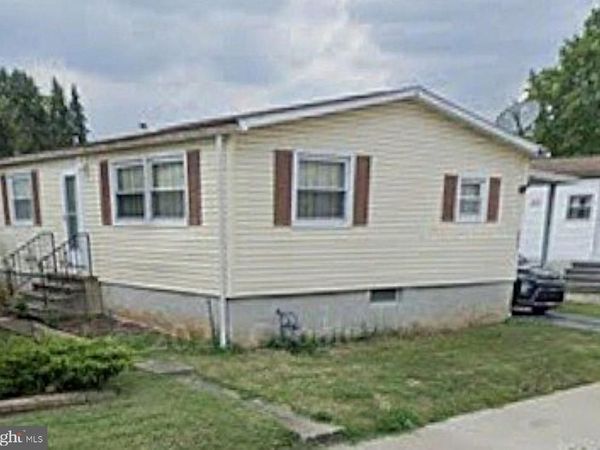 303 W WALNUT STREET, HANOVER, PA 17331