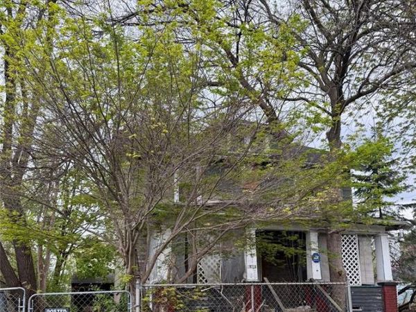 2105 Arlington Avenue, Flint, MI 48506