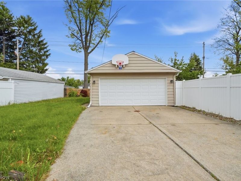9210 Fernhill Avenue, Parma, OH 44129 Photo 31