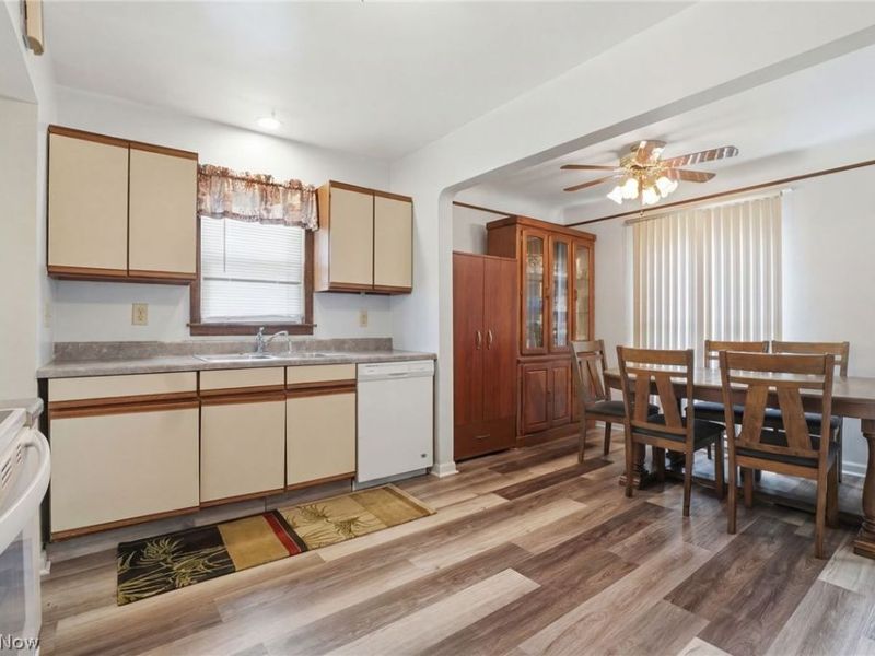 9210 Fernhill Avenue, Parma, OH 44129 Photo 9