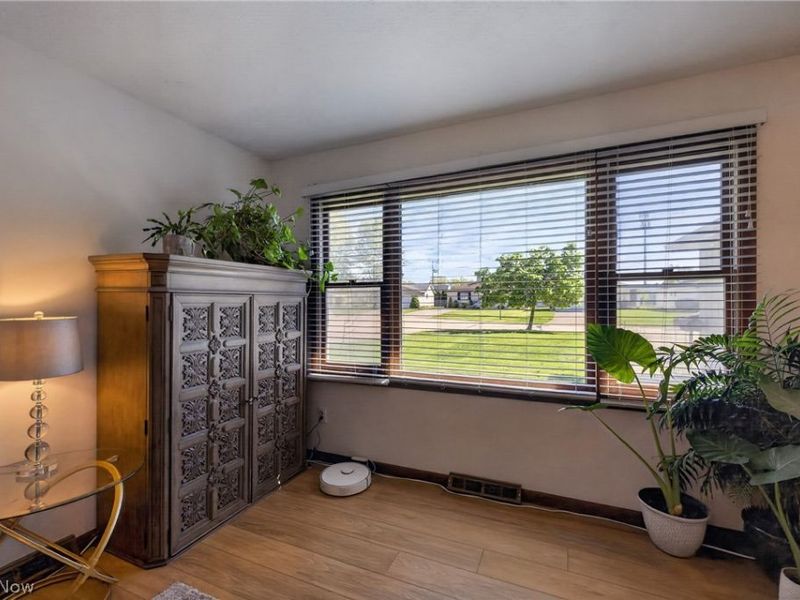 286 E 310th Street , Willowick, OH 44095 Photo 9