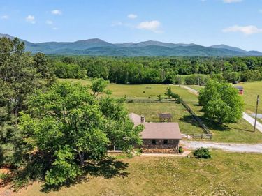1032 Middlemont Lane, Bedford, VA 24523
