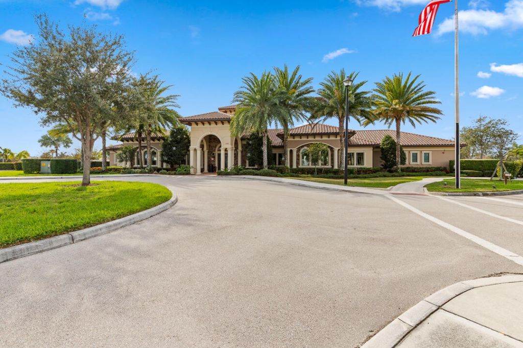 471 SE Vallarta Drive, Port Saint Lucie, FL 34984 Photo