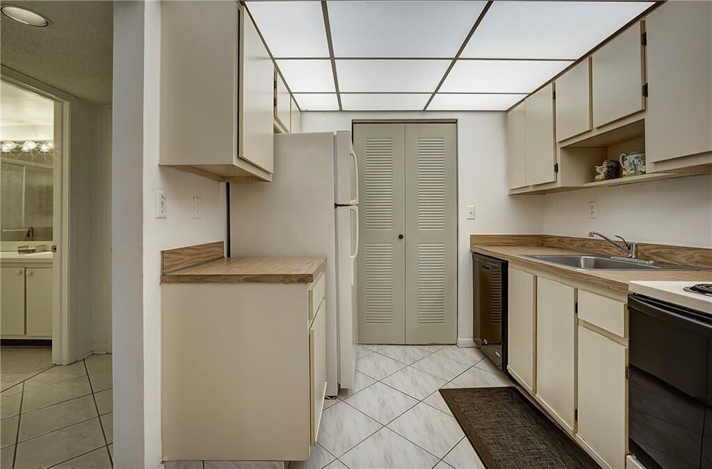 15469 Lakes Of Delray Boulevard, Unit 102, Delray Beach, FL 33484 Photo