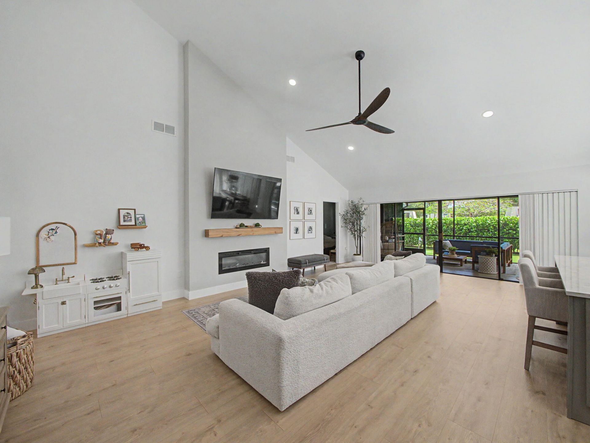 2631 Mohawk Circle, West Palm Beach, FL 33409 Photo