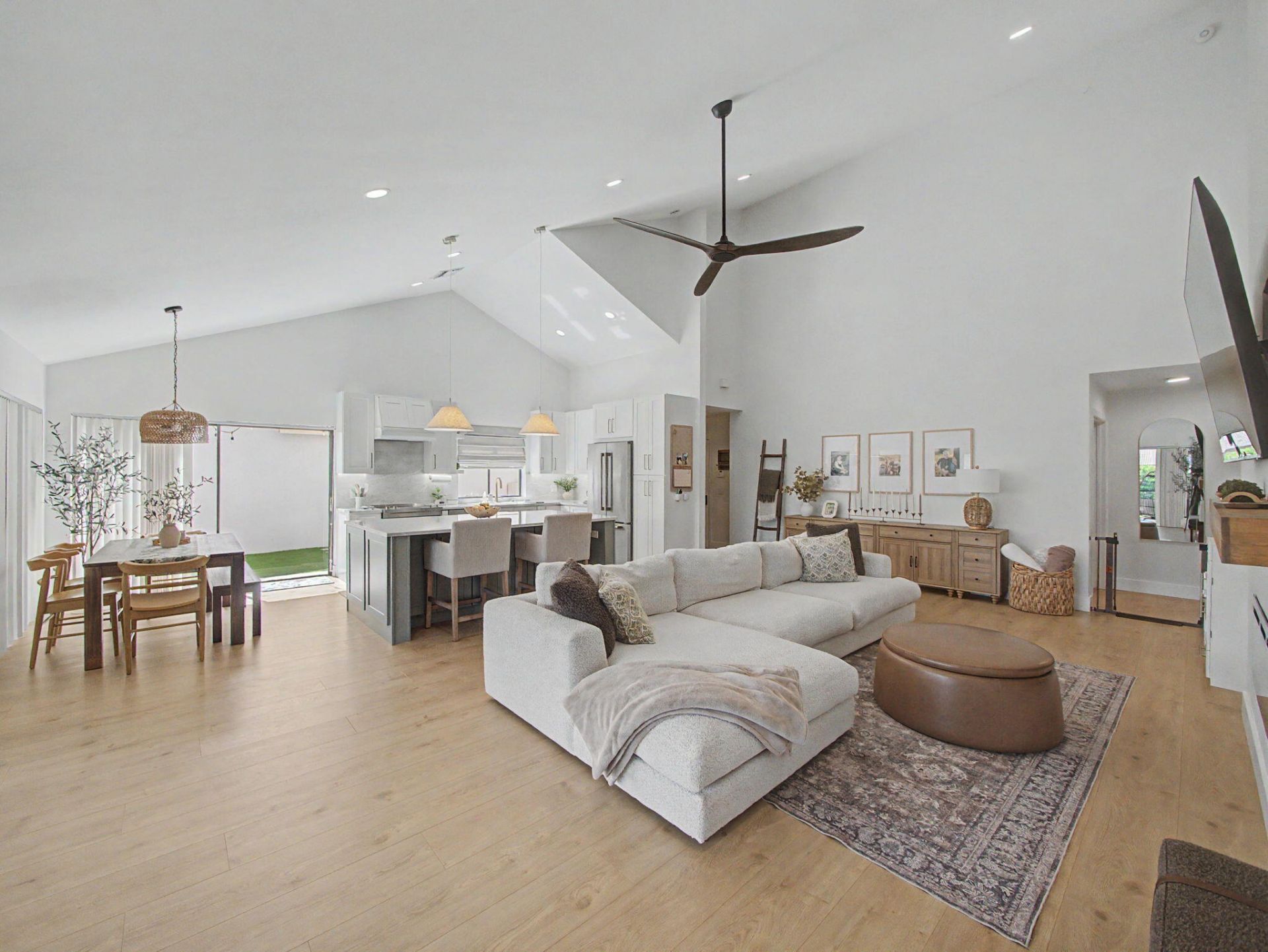 2631 Mohawk Circle, West Palm Beach, FL 33409 Photo