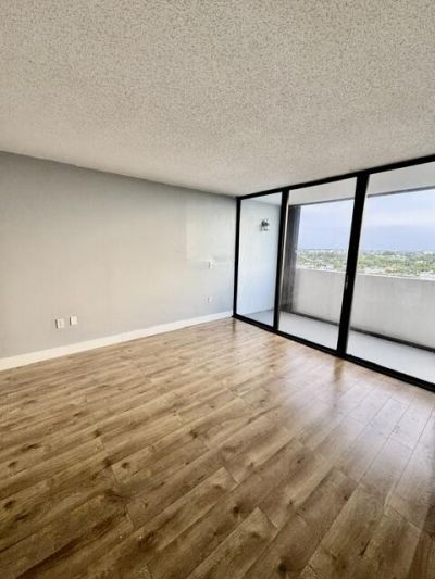 5600 N Flagler Drive, Unit 1502, West Palm Beach, FL 33407 Photo