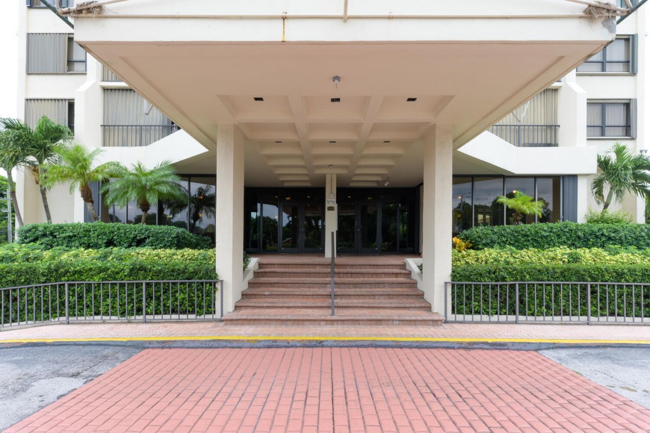 5600 N Flagler Drive, Unit 1502, West Palm Beach, FL 33407 Photo