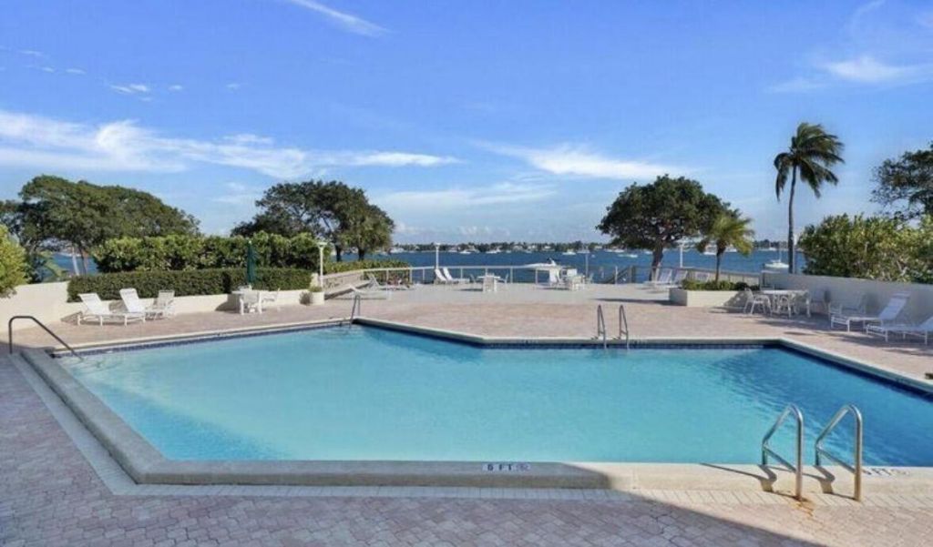 5600 N Flagler Drive, Unit 1502, West Palm Beach, FL 33407 Photo