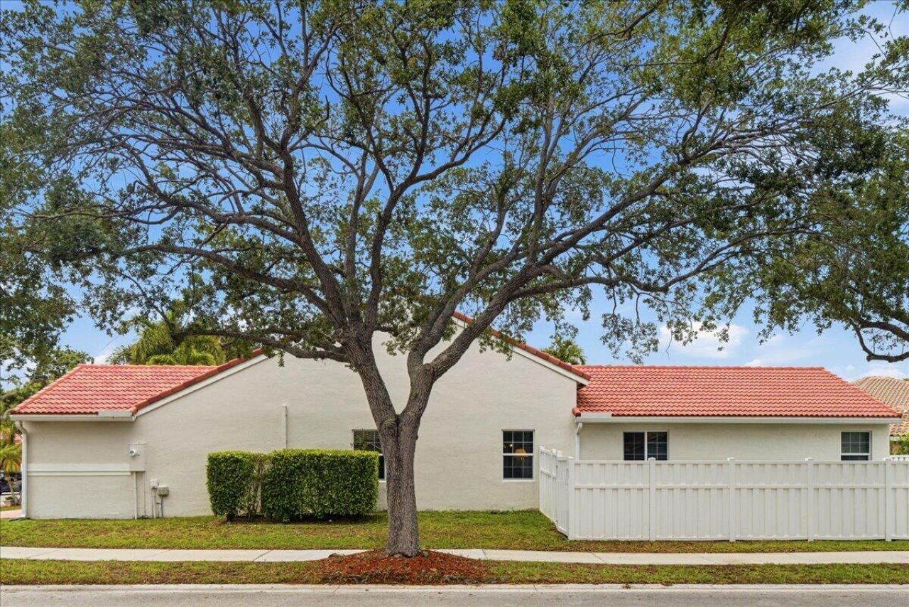 830 Heritage Drive, Weston, FL 33326 Photo