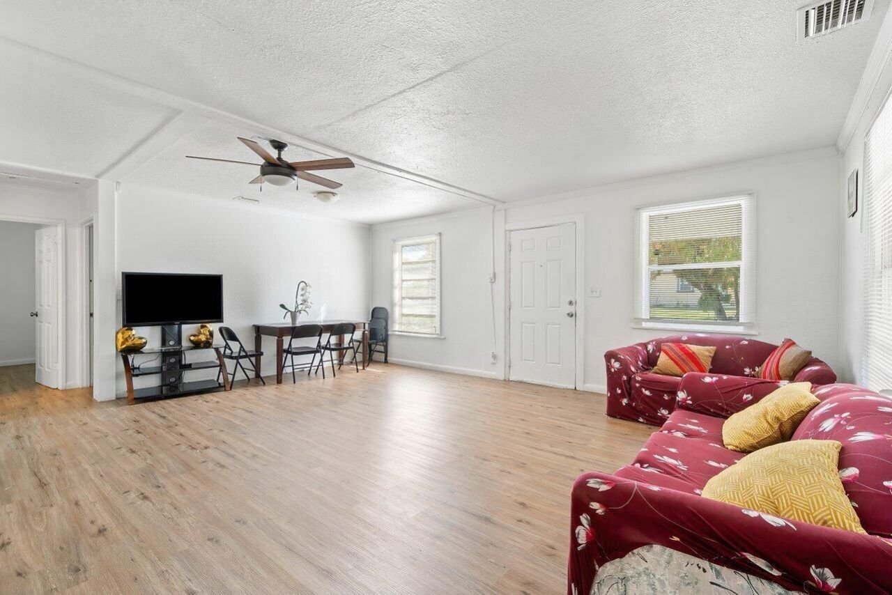 921 43rd Street, West Palm Beach, FL 33407 Photo
