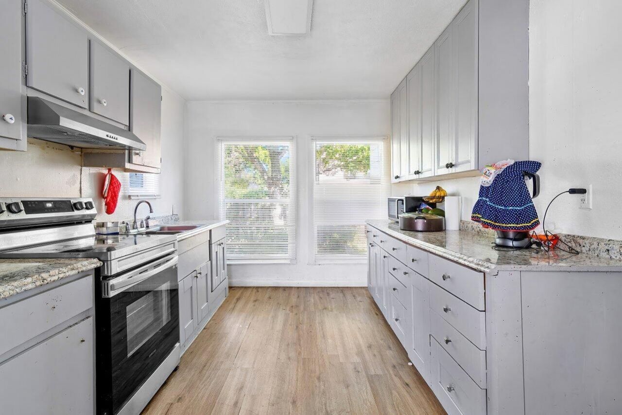 921 43rd Street, West Palm Beach, FL 33407 Photo