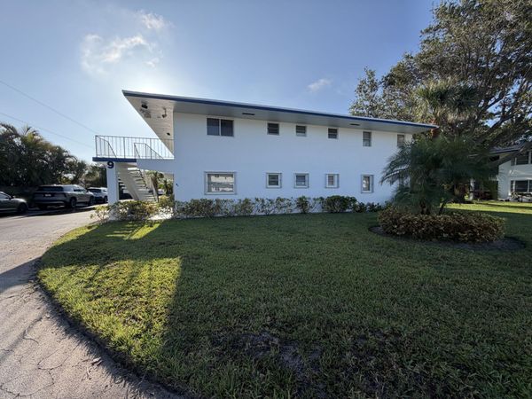 9 Westwood Avenue, Unit 102b, Tequesta, FL 33469