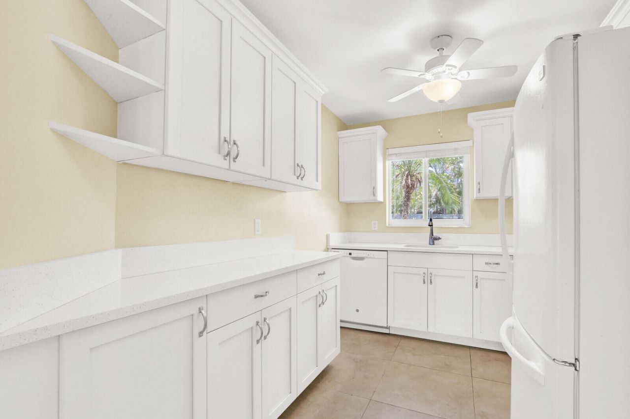 9 Westwood Avenue, Unit 102b, Tequesta, FL 33469 Photo