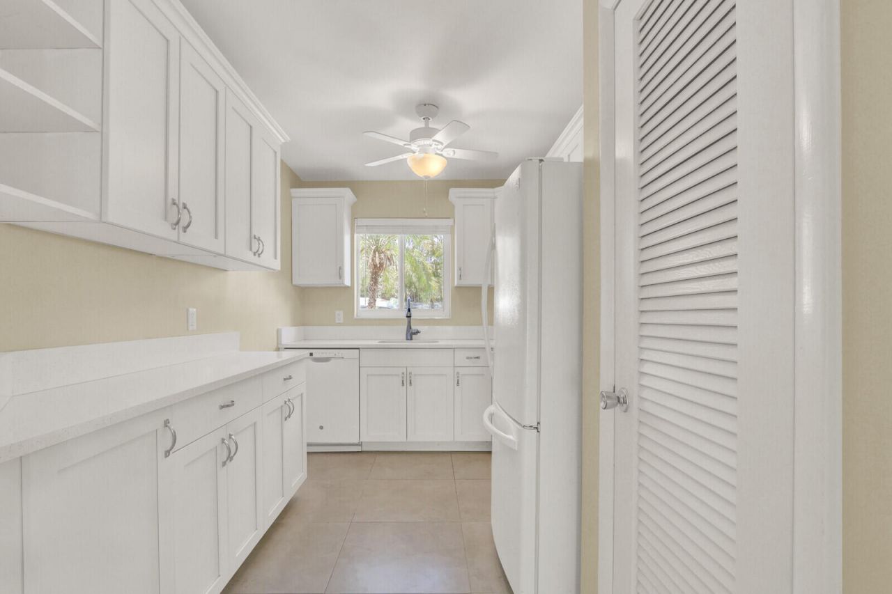 9 Westwood Avenue, Unit 102b, Tequesta, FL 33469 Photo