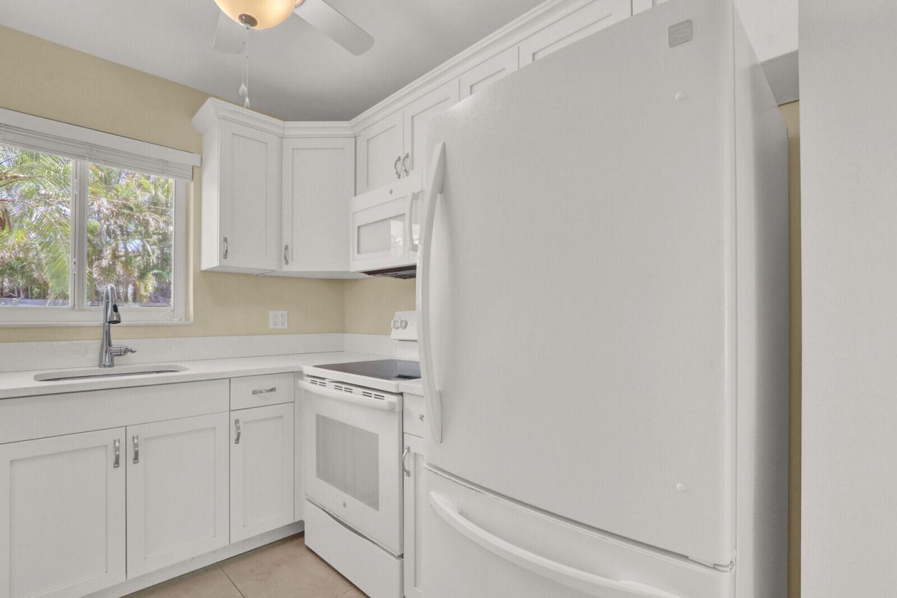9 Westwood Avenue, Unit 102b, Tequesta, FL 33469 Photo