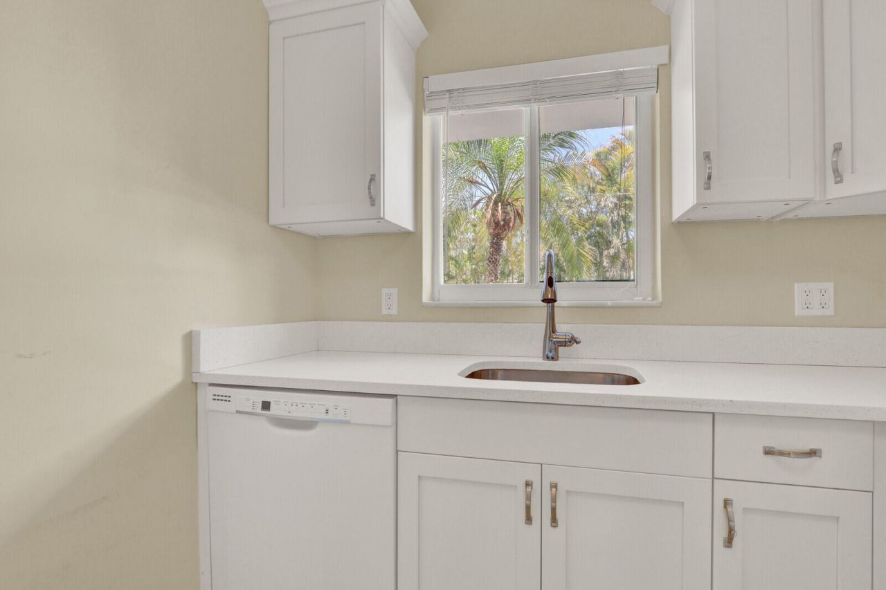 9 Westwood Avenue, Unit 102b, Tequesta, FL 33469 Photo