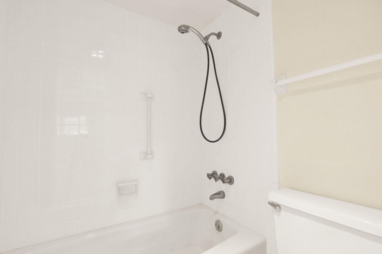 9 Westwood Avenue, Unit 102b, Tequesta, FL 33469 Photo