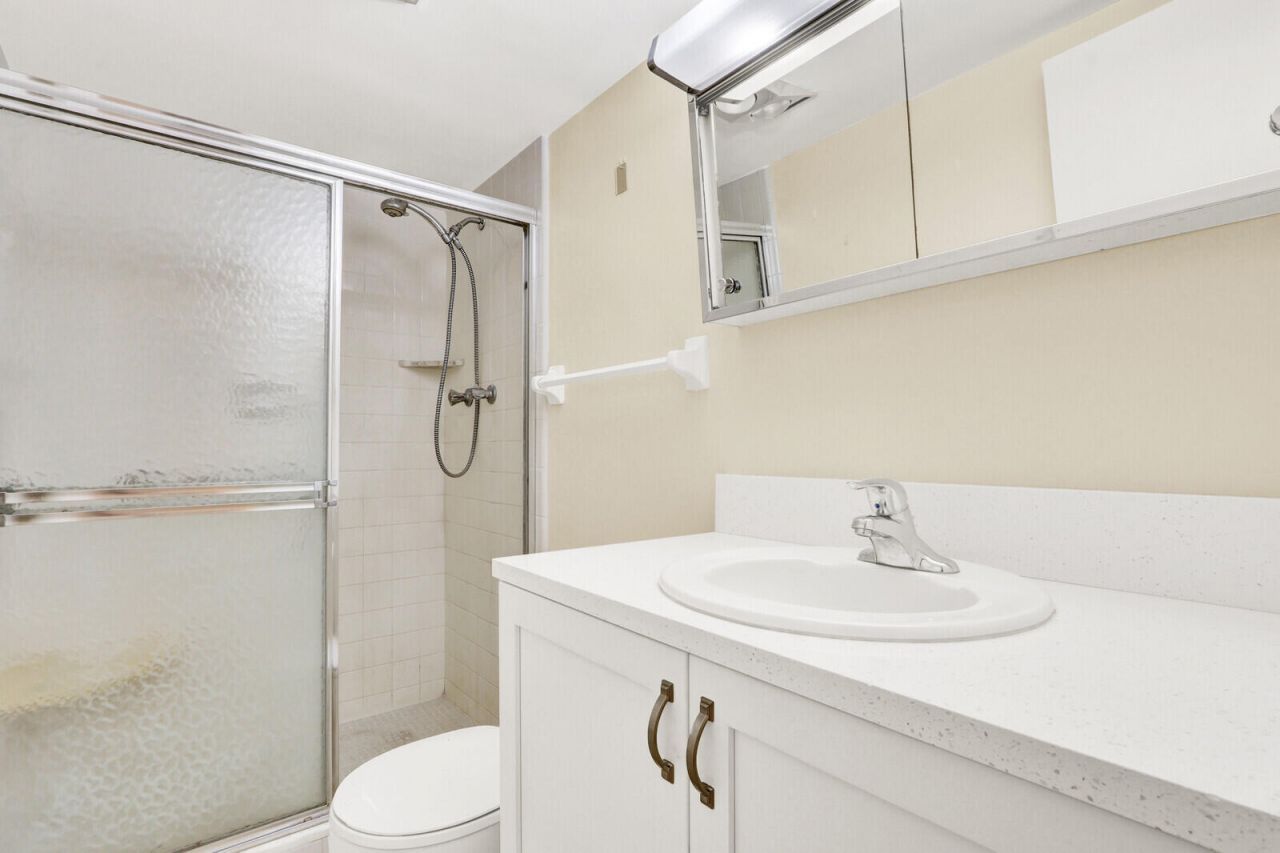9 Westwood Avenue, Unit 102b, Tequesta, FL 33469 Photo