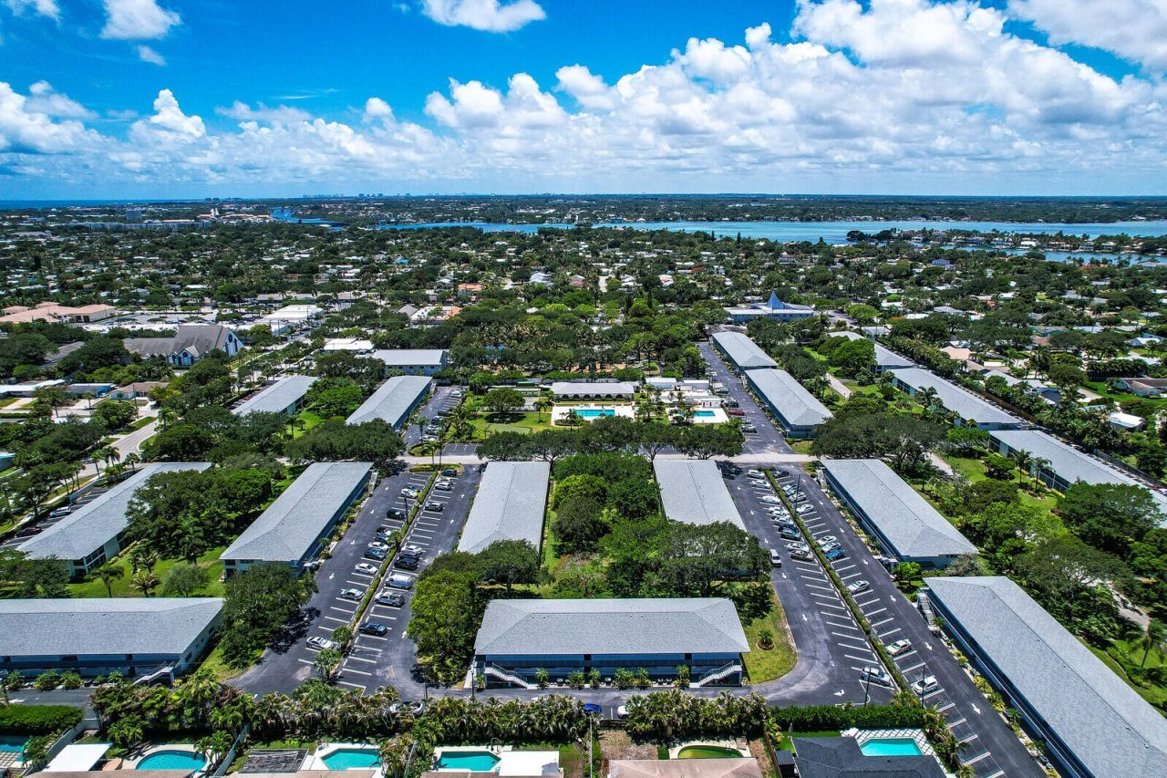 9 Westwood Avenue, Unit 102b, Tequesta, FL 33469 Photo