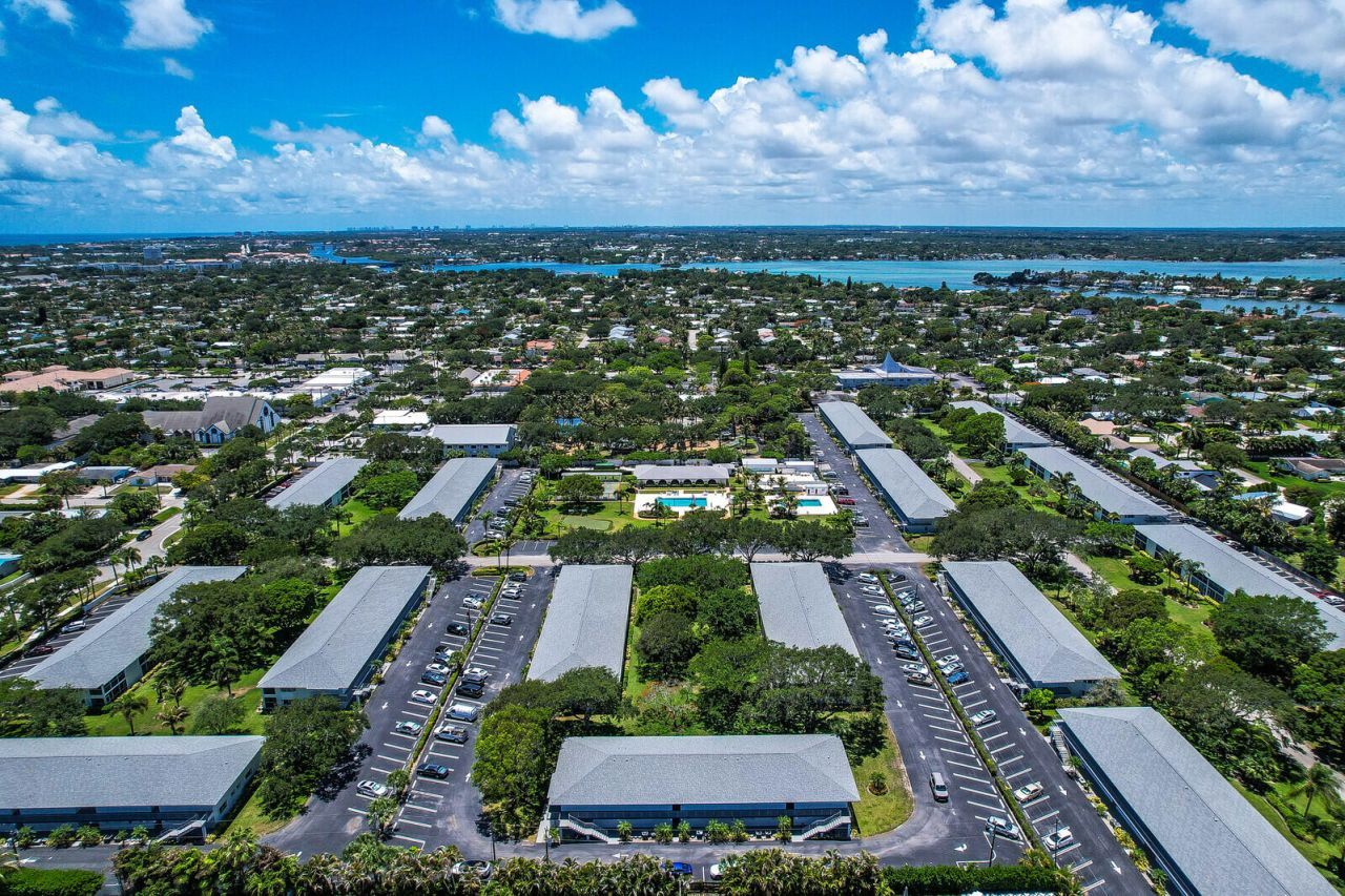 9 Westwood Avenue, Unit 102b, Tequesta, FL 33469 Photo