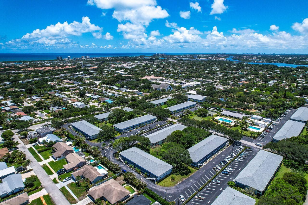 9 Westwood Avenue, Unit 102b, Tequesta, FL 33469 Photo