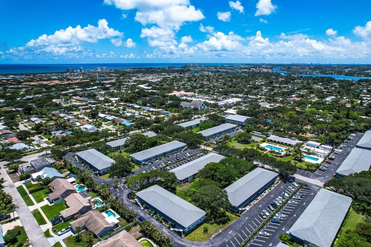 9 Westwood Avenue, Unit 102b, Tequesta, FL 33469 Photo