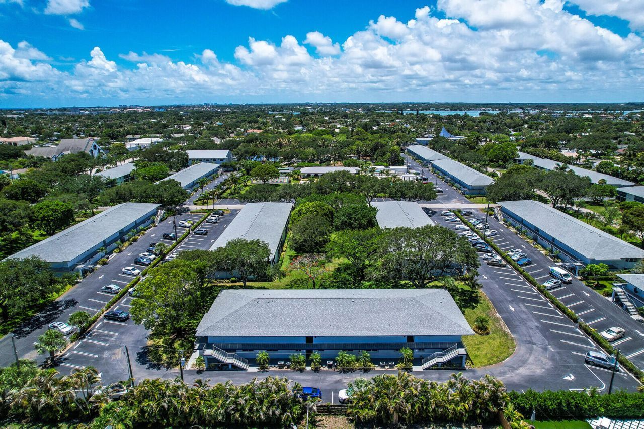 9 Westwood Avenue, Unit 102b, Tequesta, FL 33469 Photo