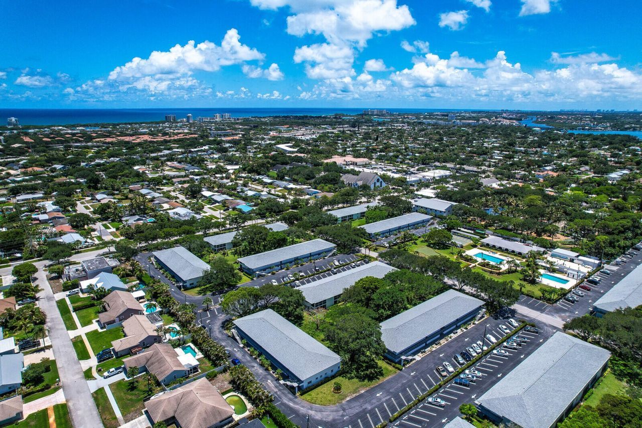 9 Westwood Avenue, Unit 102b, Tequesta, FL 33469 Photo