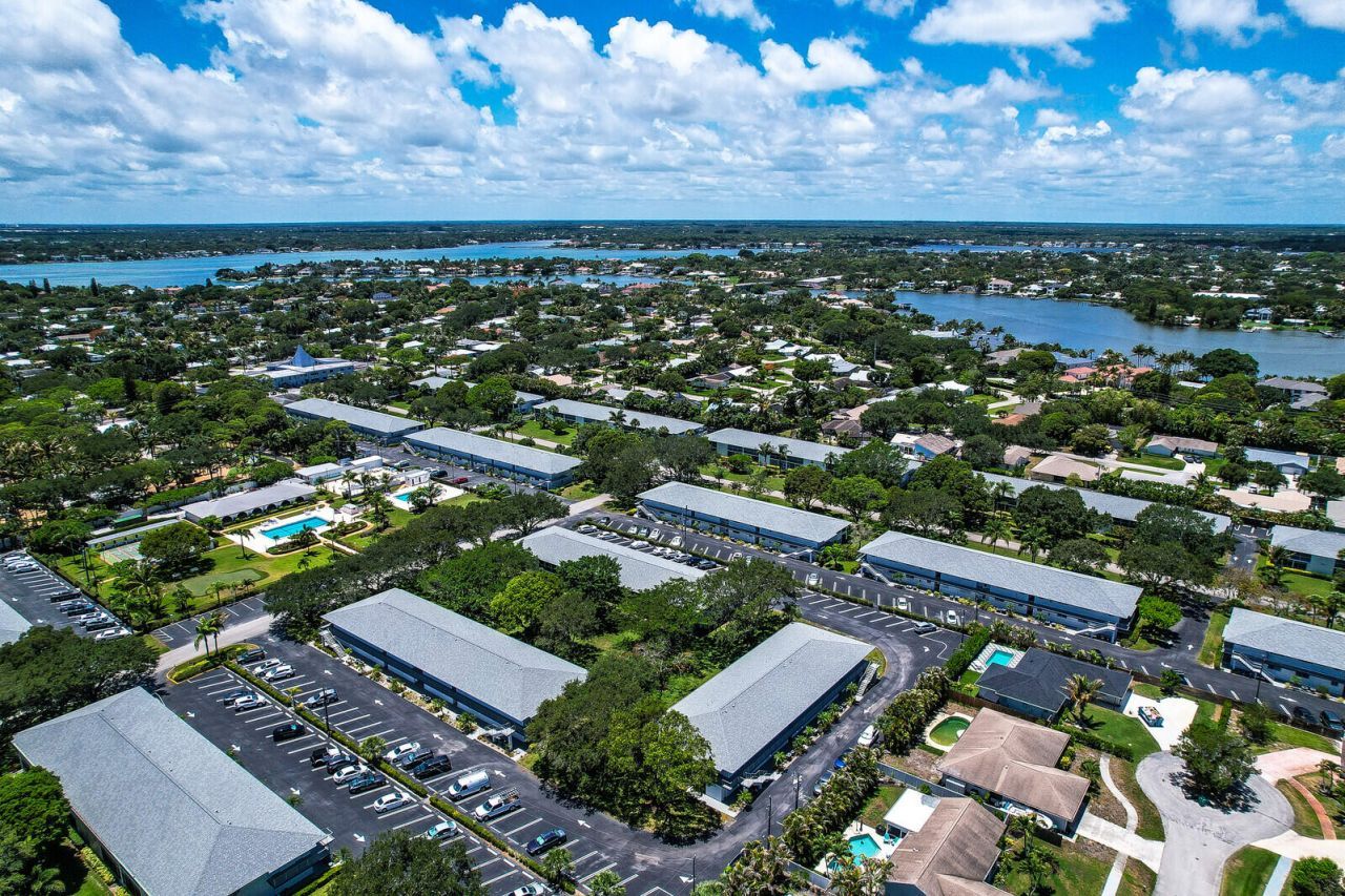 9 Westwood Avenue, Unit 102b, Tequesta, FL 33469 Photo