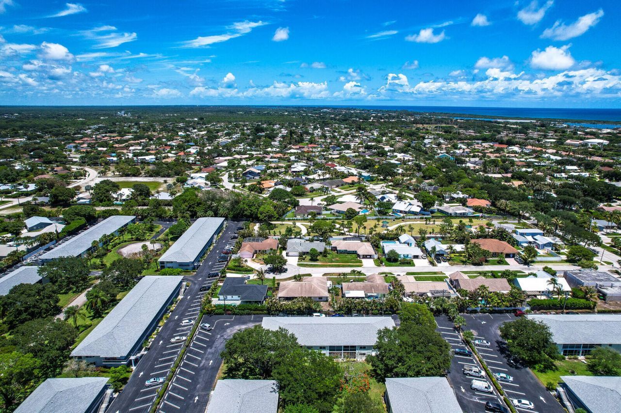 9 Westwood Avenue, Unit 102b, Tequesta, FL 33469 Photo