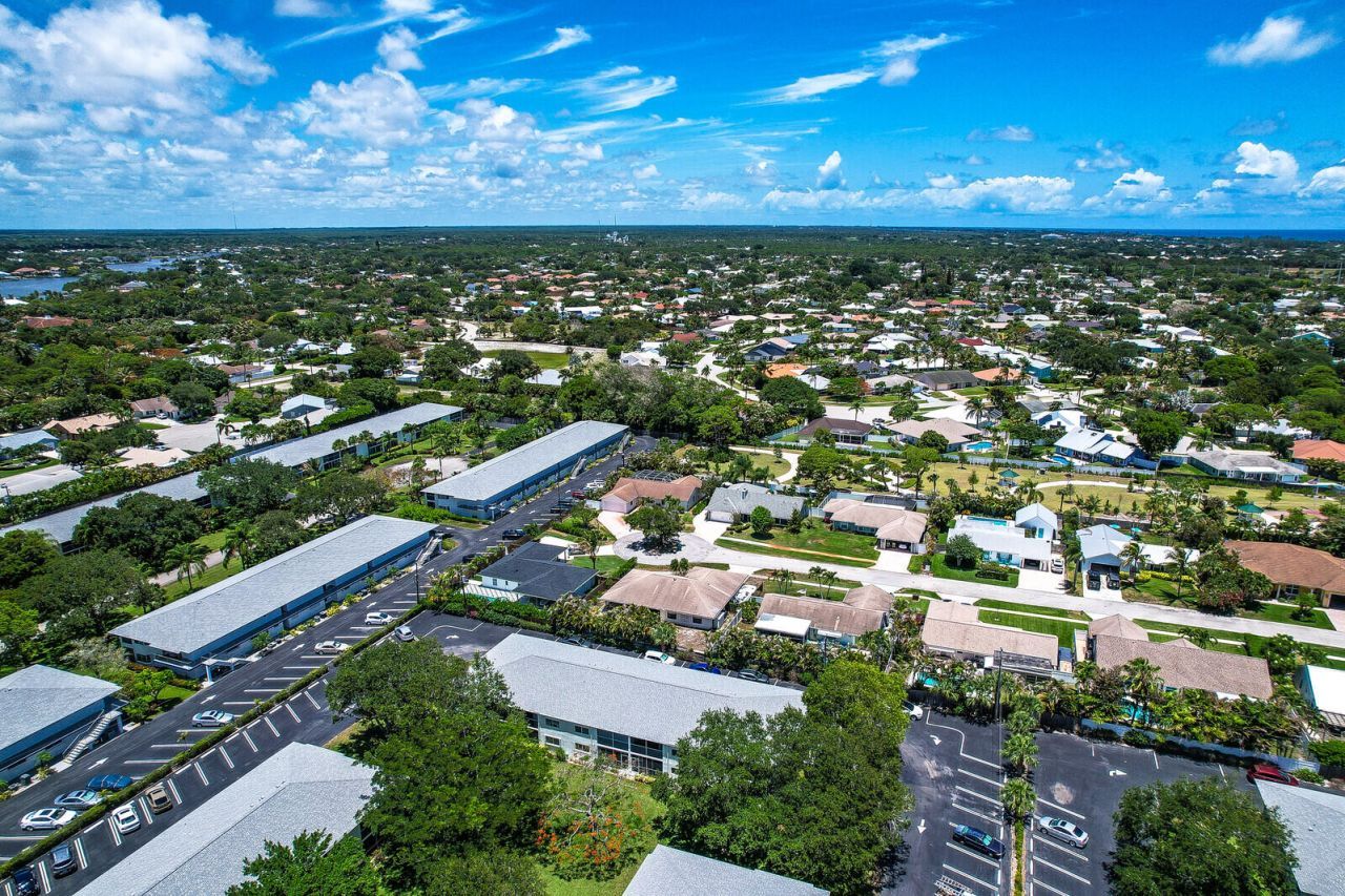 9 Westwood Avenue, Unit 102b, Tequesta, FL 33469 Photo
