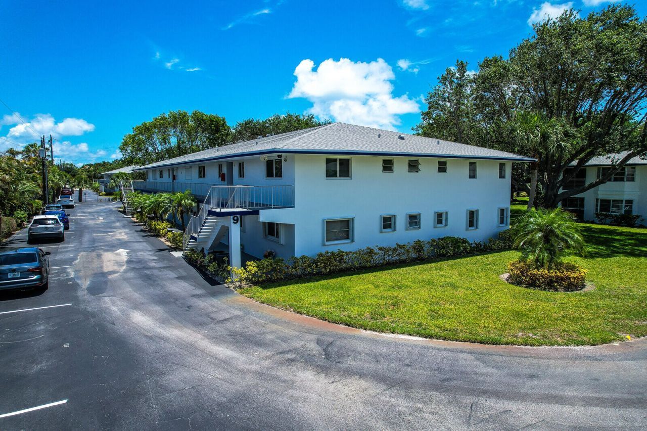 9 Westwood Avenue, Unit 102b, Tequesta, FL 33469 Photo