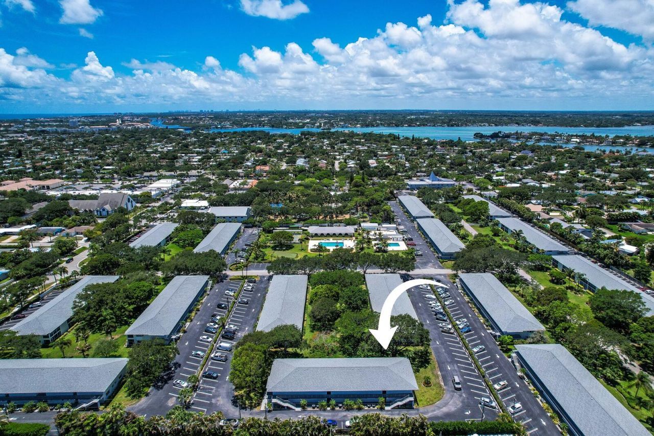 9 Westwood Avenue, Unit 102b, Tequesta, FL 33469 Photo