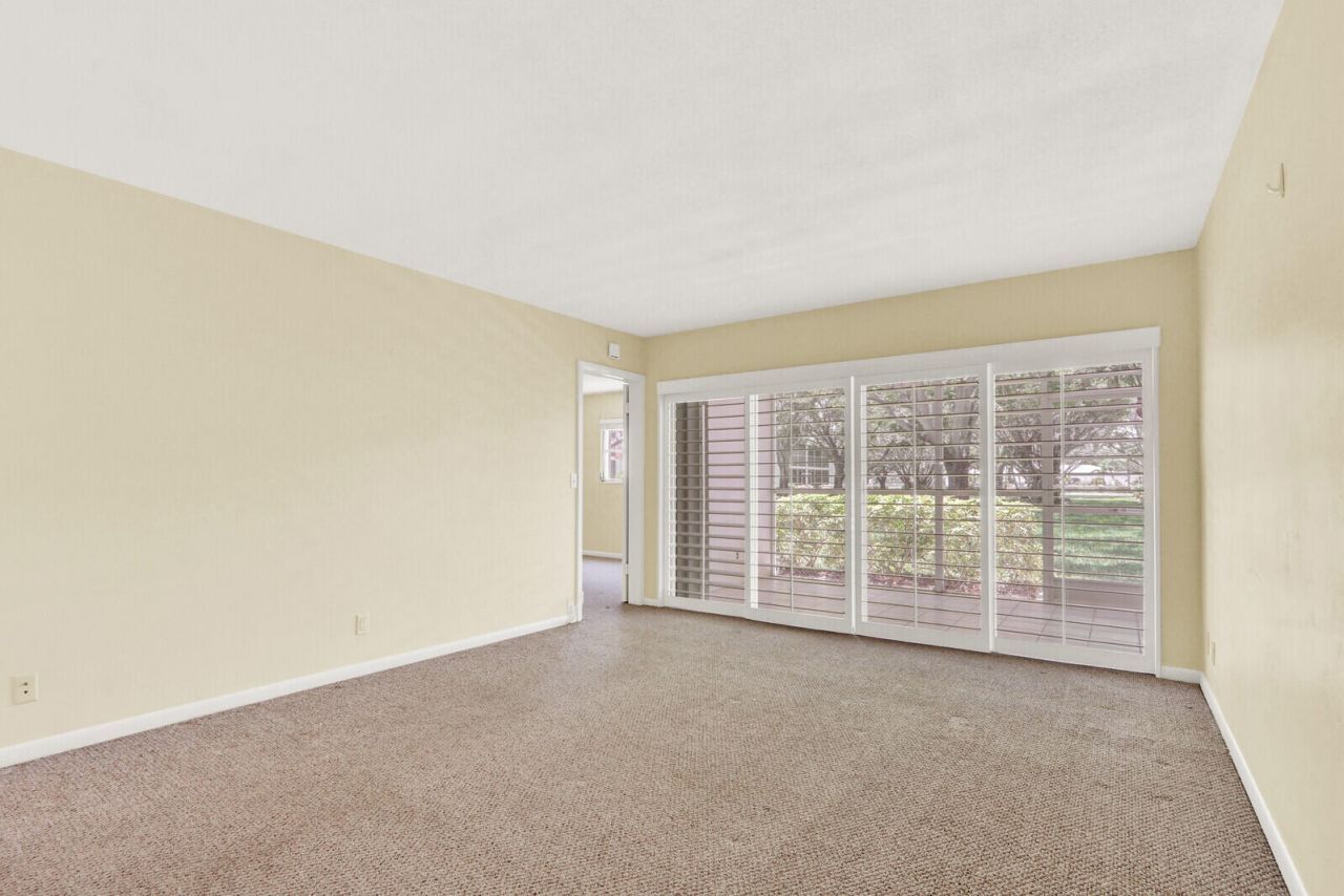 9 Westwood Avenue, Unit 102b, Tequesta, FL 33469 Photo