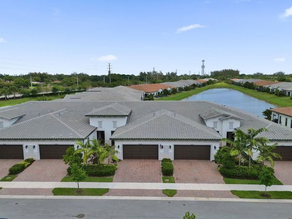 8334 W Blue Spring Drive, Unit 8334, Parkland, FL 33067