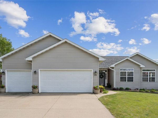 324 Valley Drive, Center Point, IA 52213