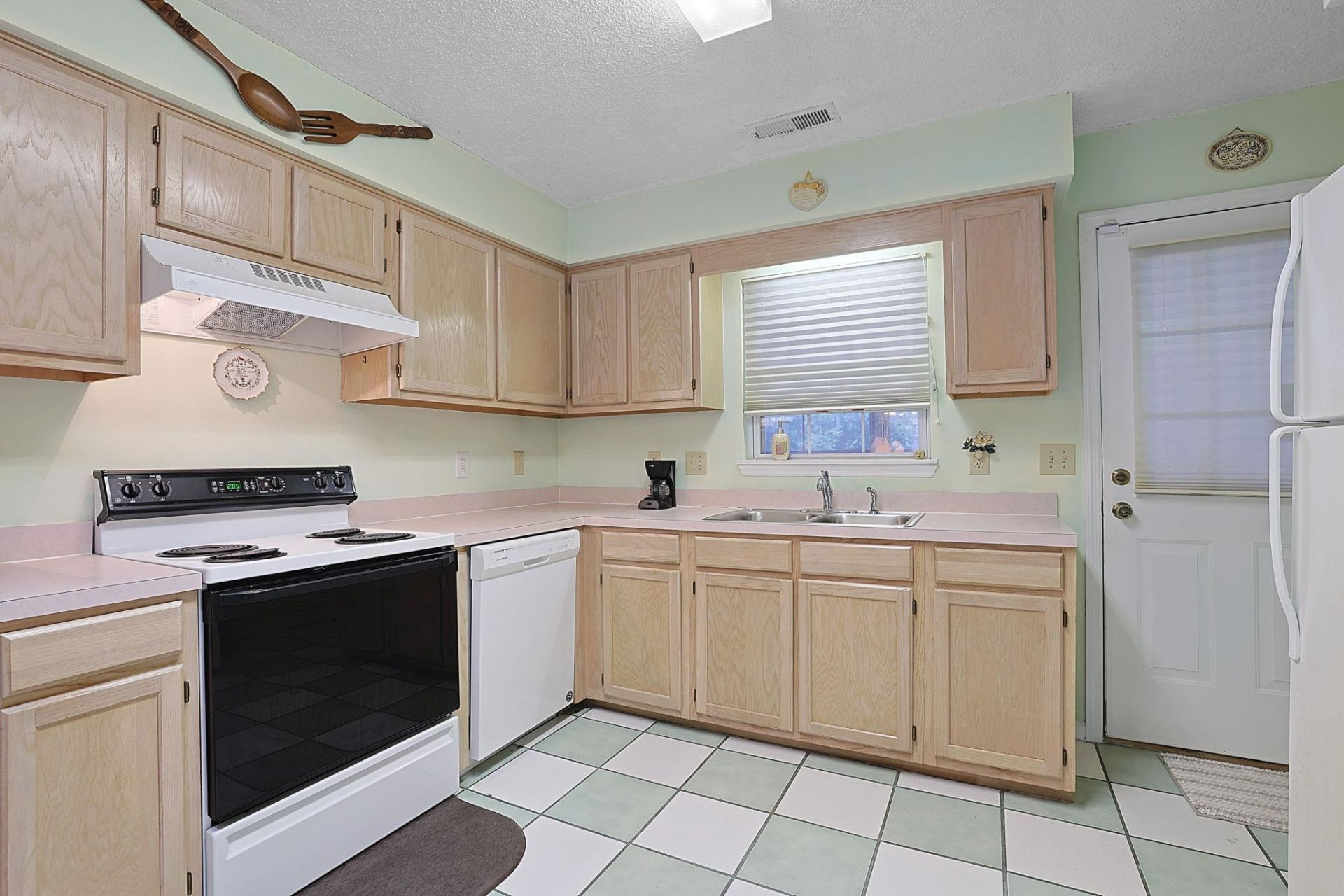 3974 Pinebrook Circle Photo 8