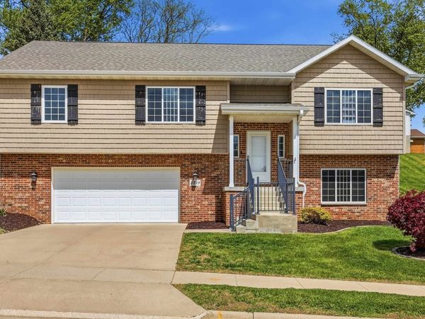 3349 Peach Tree Lane, Dubuque, IA 52002