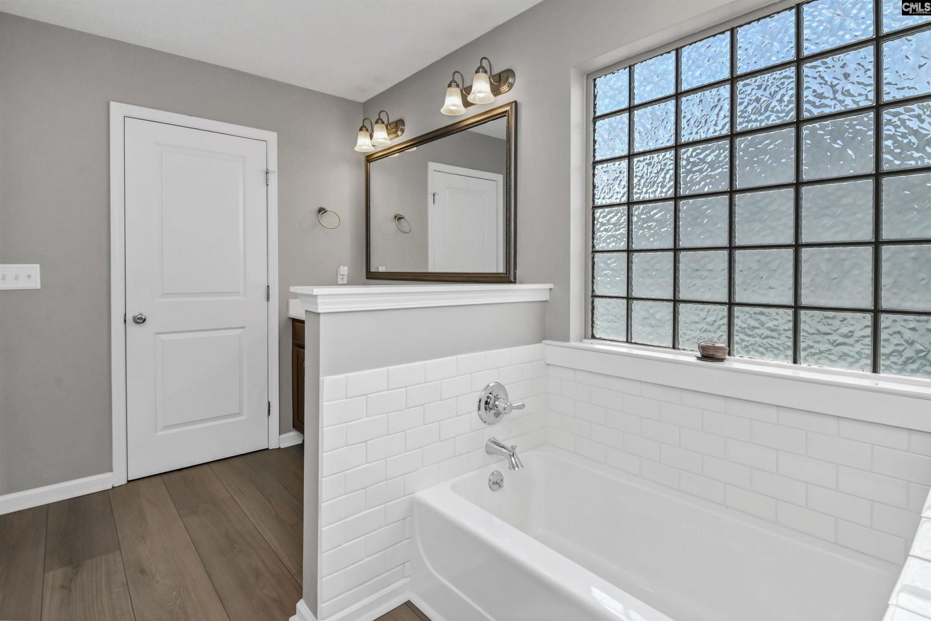 180 Rossmore Drive  Photo 12