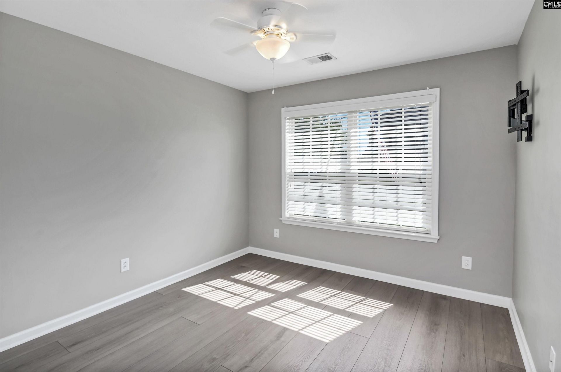 180 Rossmore Drive  Photo 14