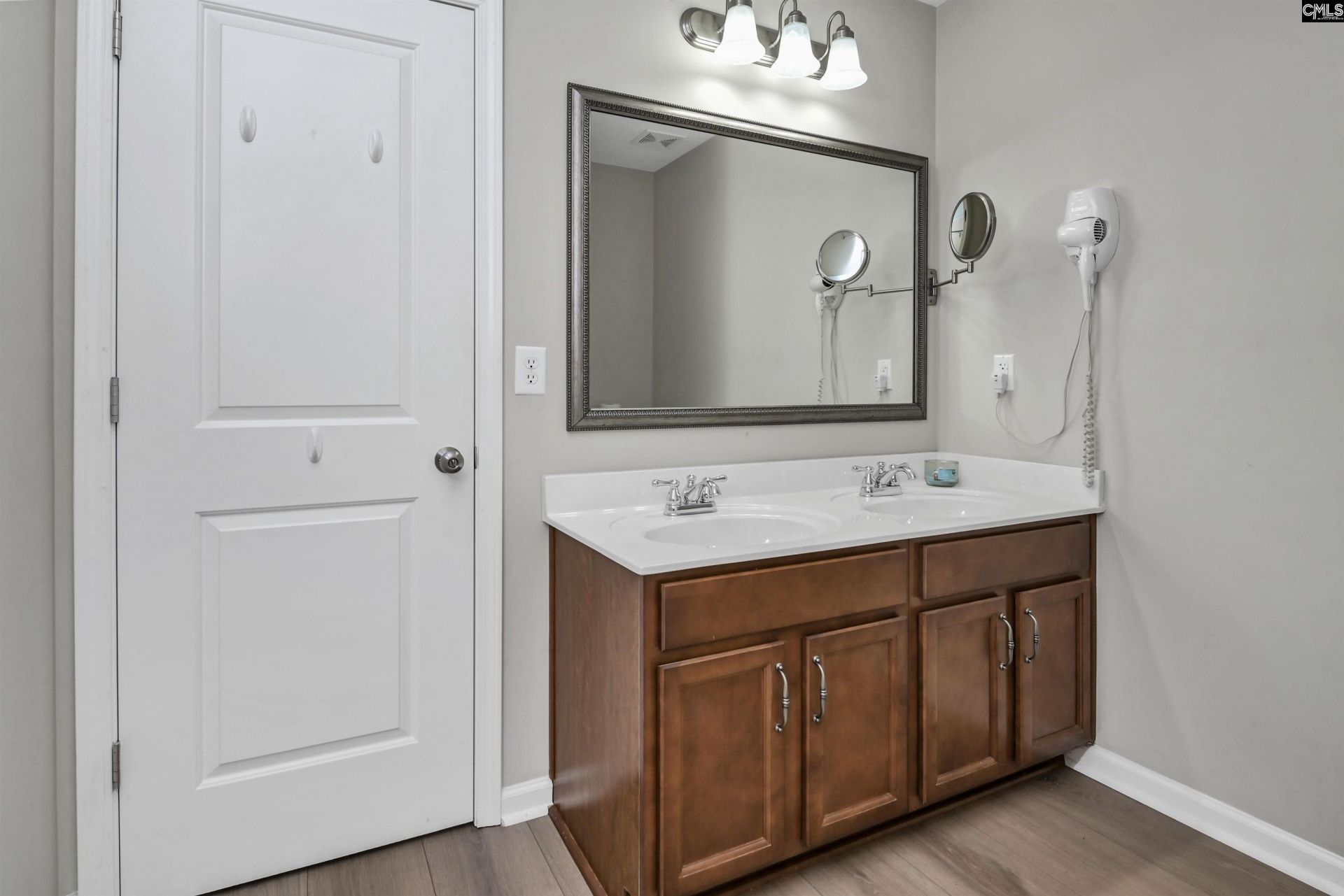 180 Rossmore Drive  Photo 17