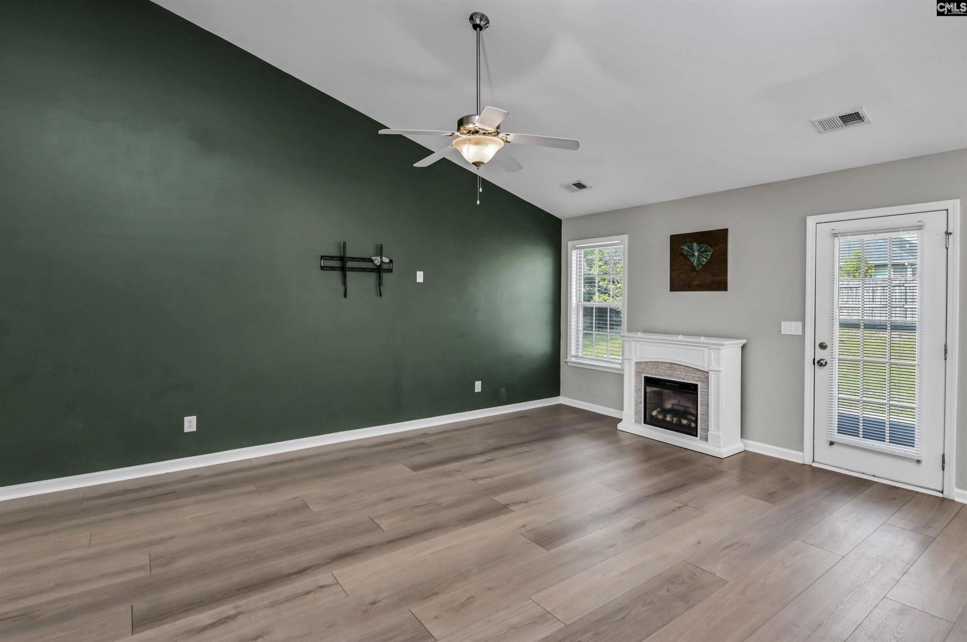 180 Rossmore Drive  Photo 4